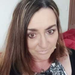 Carole is looking for singles for a date
