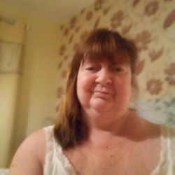 Elaine is looking for singles for a date